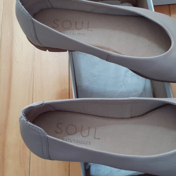 Chaussures classique plate taille 5.5 beige - Picture 3 of 3